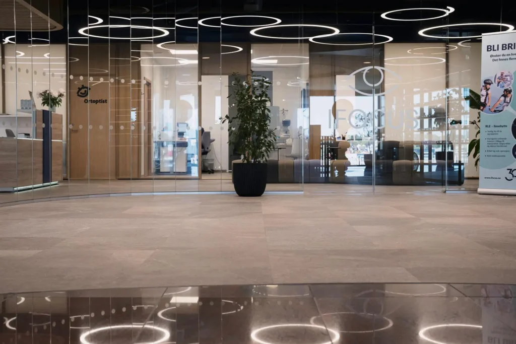 Ifocus øyeklinikk i tredje etasje på Magasin Blaa.