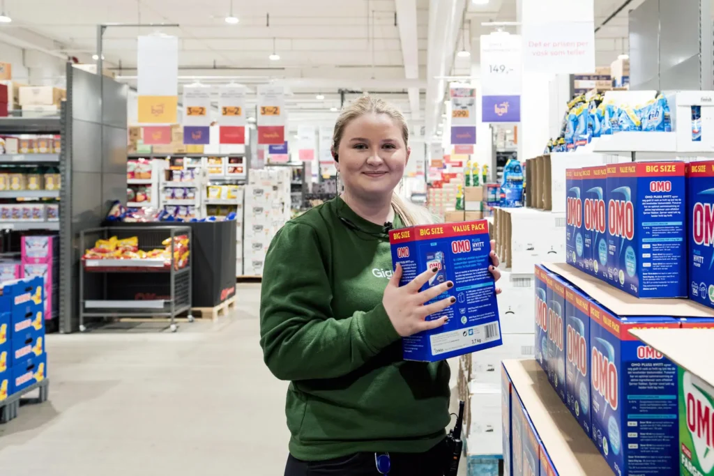 Ansatt i Gigaboks-butikken på Tvedtsenteret etter ombygging av lokalene